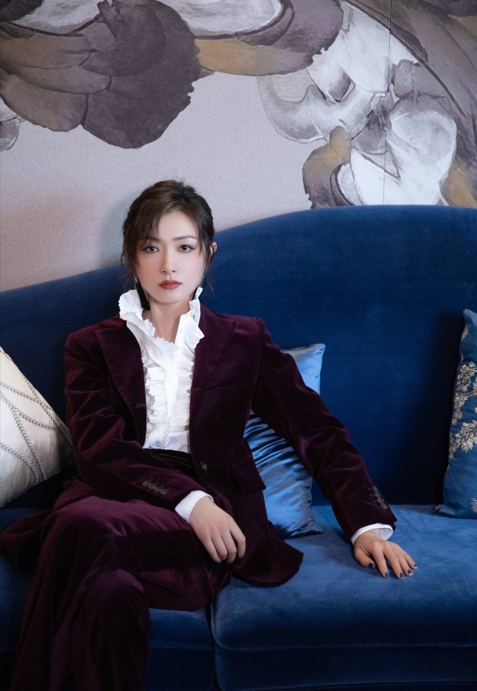 万茜|万茜钢管舞大片被曝，风格变化有点大，出道18年终成一线女星