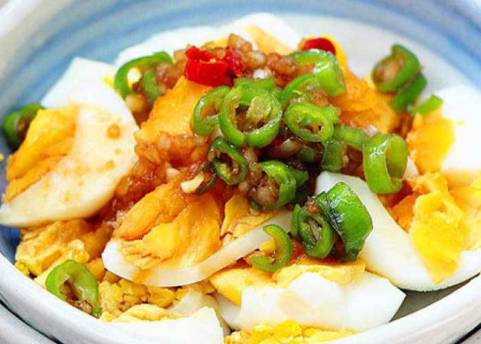 分享一款蒜蓉凉拌鸡蛋鲜香味美简单营养老少皆宜的美食