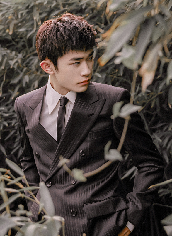 易烊千玺|易烊千玺谈自身流量，一番话好有想法！少年你别忘了你才不到20岁