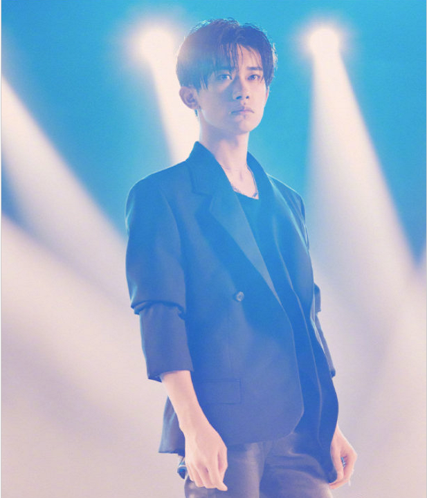 易烊千玺|易烊千玺谈自身流量，一番话好有想法！少年你别忘了你才不到20岁