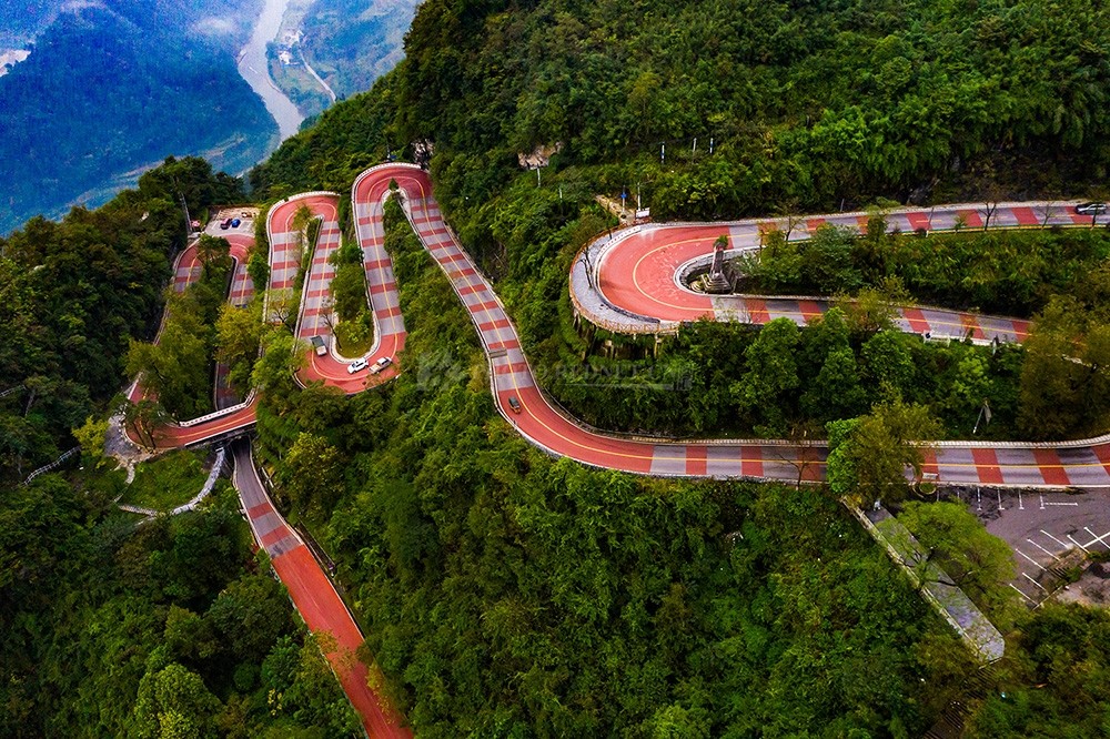 航拍彩色矮寨公路公路中的颜值担当