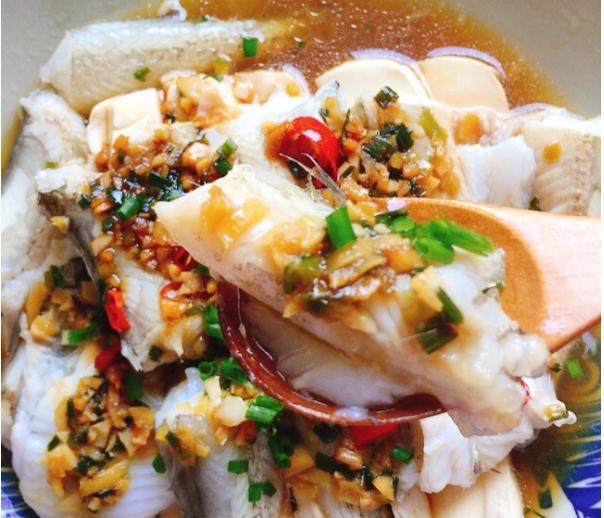 【豆腐蒸豆腐鱼】