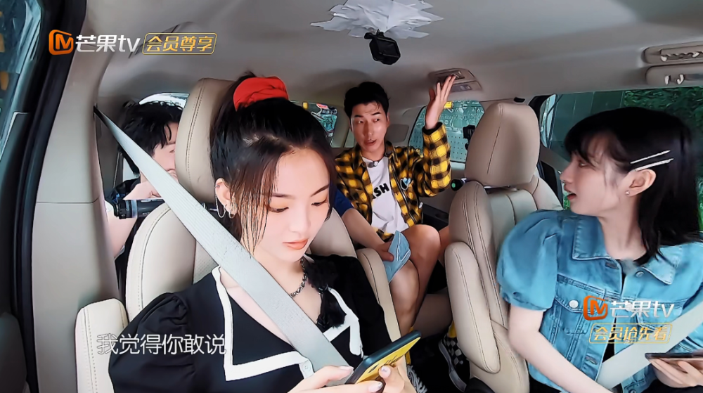 黄晓明|嘉宾偷奸耍滑争着外出，黄晓明制止遭回呛，杨超越被当枪使太单纯