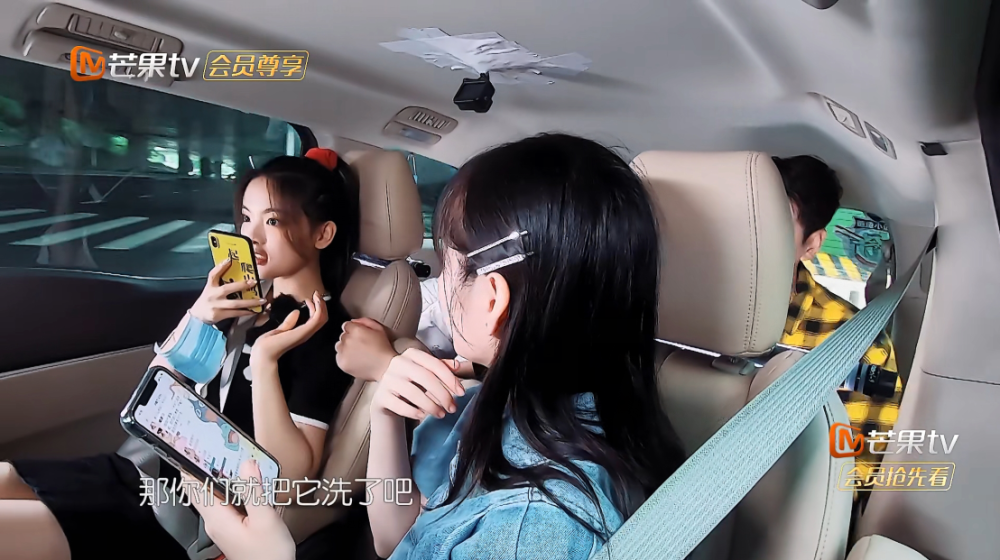 黄晓明|嘉宾偷奸耍滑争着外出，黄晓明制止遭回呛，杨超越被当枪使太单纯