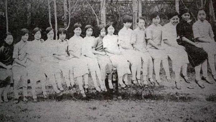 张爱玲|张爱玲与女中时代那座“太阳广场”