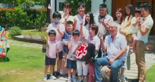 林志颖|林志颖妈妈70岁豪华生日宴内景曝光，席开十台，冰冰姐送超大寿龟