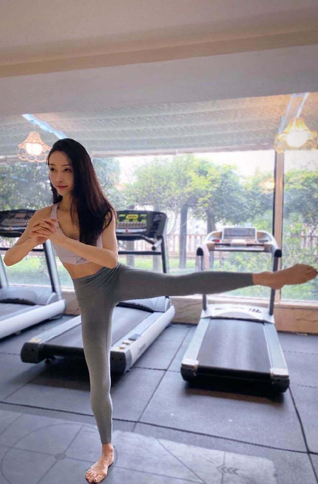 女神宣璐第6434期气质潮流美图欣赏