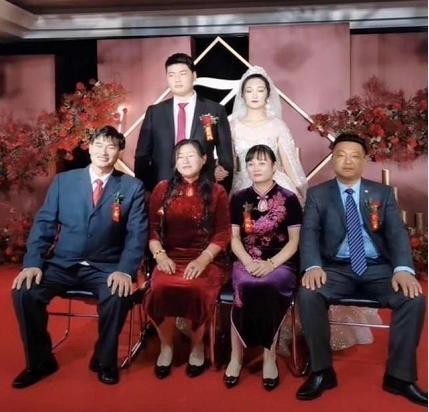 朱之文|朱之文儿媳婚后首秀恩爱，和老公外形气质差距大，婚房装修贵气