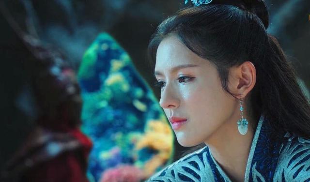 就像有网友所说,相对于《人鱼缚》的剧情来说,张予曦更能称之为本片的