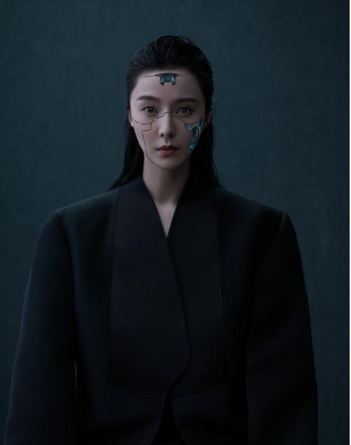 范冰冰|范冰冰把机场当秀场，一条裙子走路途中穿出两种风格，居然有污迹