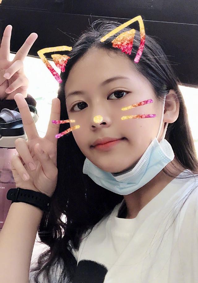 翁虹|翁虹隔空为女儿庆生母爱满满，13岁水晶遗传好基因颜值超高