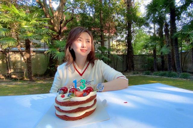 翁虹|翁虹隔空为女儿庆生母爱满满，13岁水晶遗传好基因颜值超高