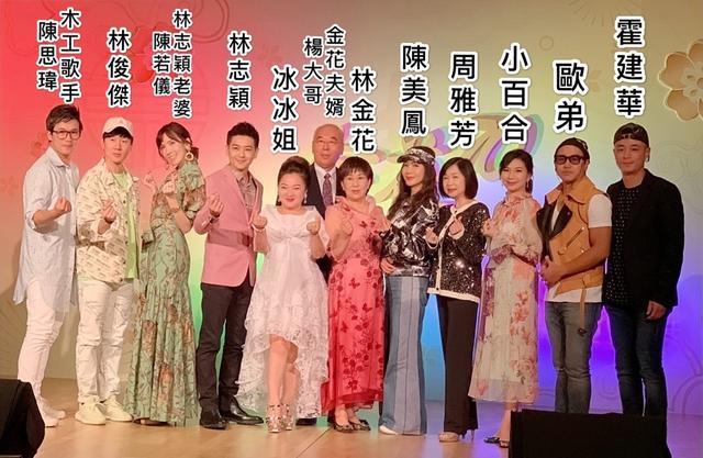 林志颖|林志颖为妈妈庆祝70岁大寿，宴请十几桌，祖孙三代齐聚其乐融融