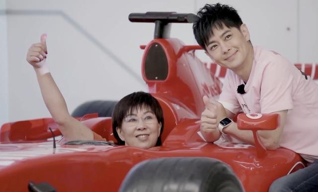 林志颖|林志颖为妈妈庆祝70岁大寿，宴请十几桌，祖孙三代齐聚其乐融融