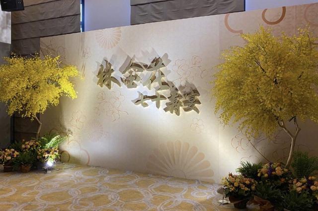 林志颖|林志颖为妈妈庆祝70岁大寿，宴请十几桌，祖孙三代齐聚其乐融融