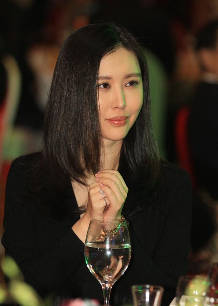 田朴珺吵架爽赢王石:独立女性很提气,却不小心暴露了王石的精明
