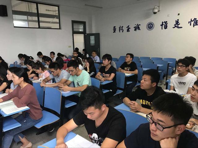 大学第一年去做兼职，是“明智”还是“吃亏”？