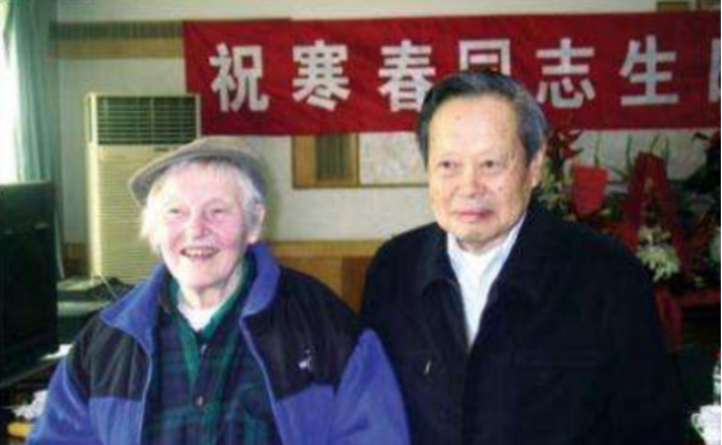 美国_军事|她是杨振宁师姐，美国核武器专家，却从美国跑到中国当“牛场饲养员”