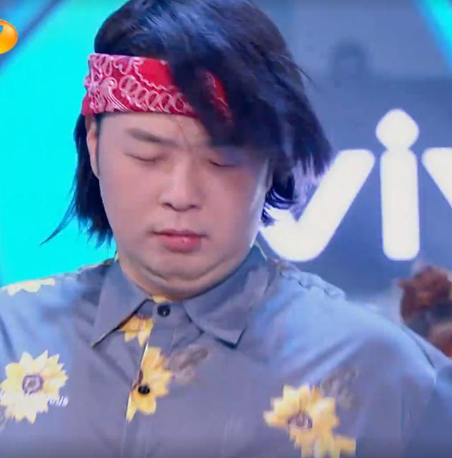 杜海涛杀马特造型演绎新时尚!后面伴舞老师跳完就吐了!