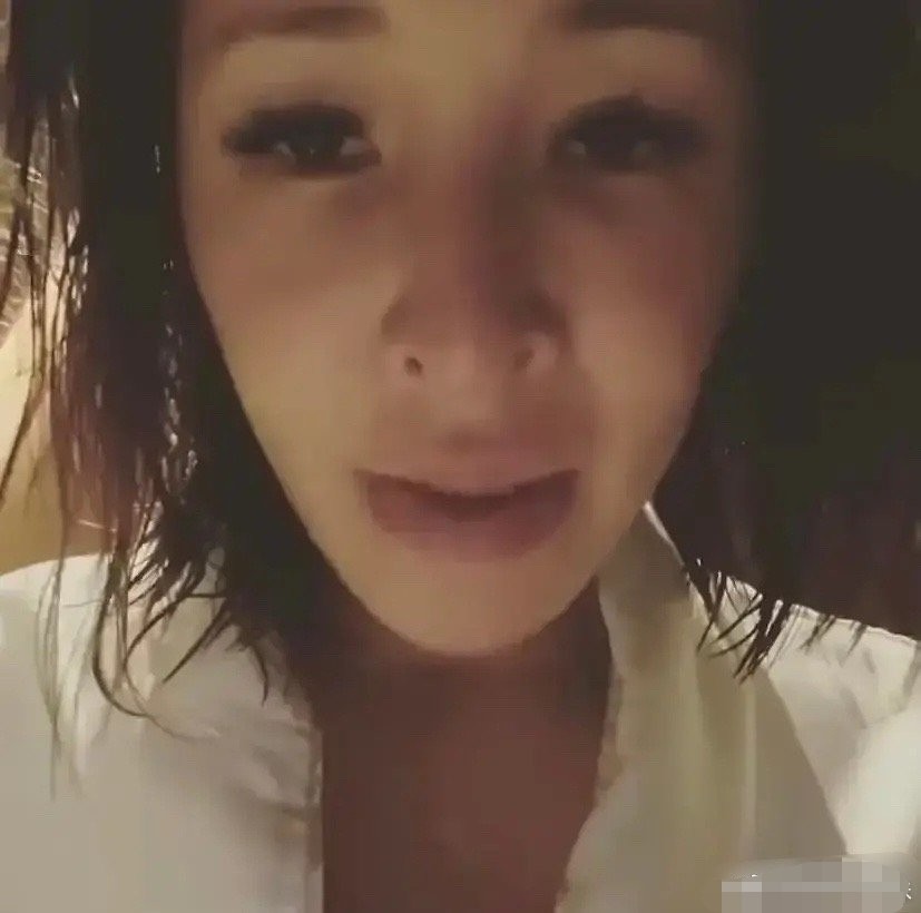 萧亚轩|萧亚轩秒删，视频中不停抽泣似醉酒，与小16岁男友感情状况引猜测