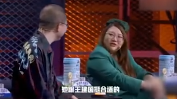 杨天真|杨天真再录新节目，爆料嘉宾相爱相杀兄弟情，网友：怎么哪都有她