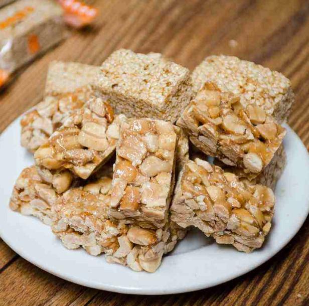 大人小孩爱吃的花生糖 教你在家做 香甜酥脆 简单卫生无添加 花生芝麻糖 花生糖 白砂糖 花生 花生米 芝麻