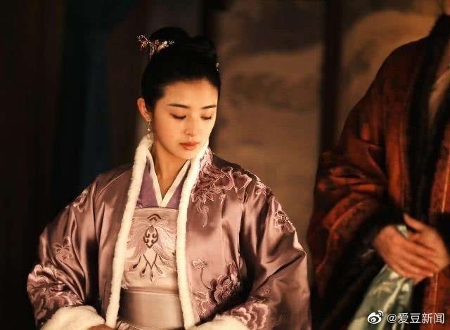 赵丽颖|她是赵丽颖的闺蜜，低谷期被刘德华拉了一把，今翻红把脸整残了