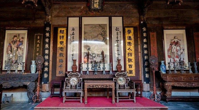 对联|曲阜孔府门前有一副对联，2个错别字十分明显，为何看了都说好？