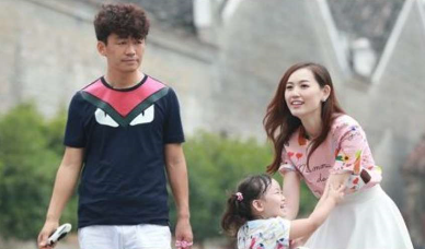 王宝强|工作人员辟谣王宝强再婚生子！马蓉总针对的这位新女友冯清是谁？