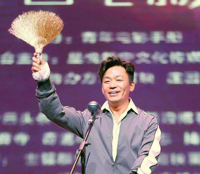 王宝强|工作人员辟谣王宝强再婚生子！马蓉总针对的这位新女友冯清是谁？