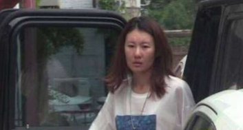 王宝强|工作人员辟谣王宝强再婚生子！马蓉总针对的这位新女友冯清是谁？