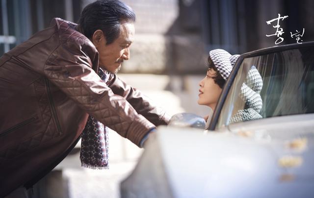 郭采洁|年龄差38岁！张震父亲和郭采洁演情侣，10克拉钻戒能买到爱情吗？