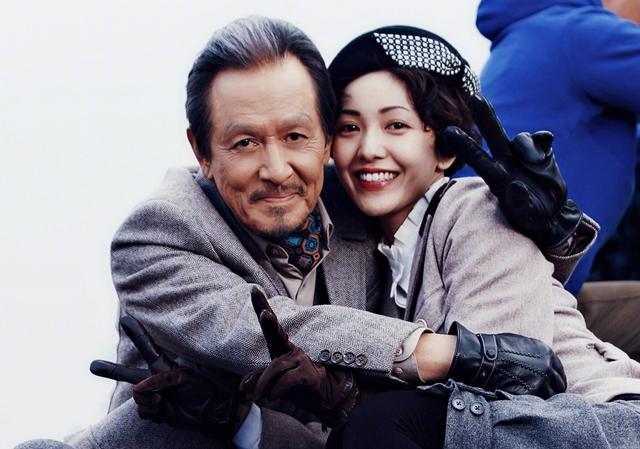 郭采洁|年龄差38岁！张震父亲和郭采洁演情侣，10克拉钻戒能买到爱情吗？