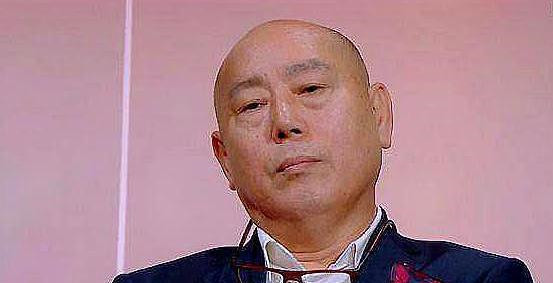 郭敬明|可怜！李成儒为郭敬明戴“帽子”，郭敬明眼睛委屈地红了