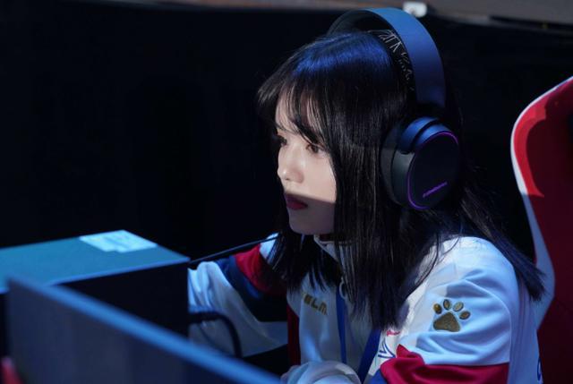 她早在2007年就成为了《魔兽争霸3》电竞选手曾获得过wcg2008广州赛区