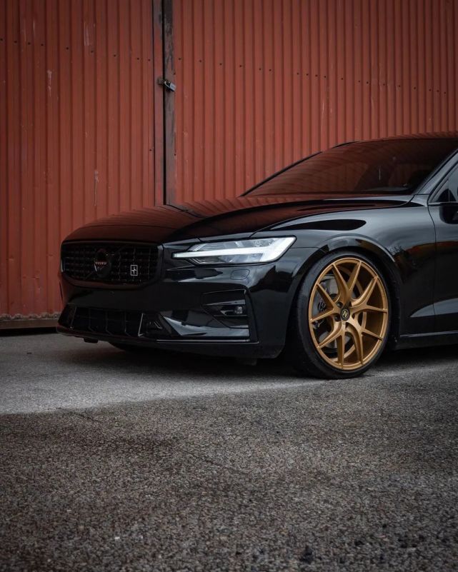 金脚黑武士,沃尔沃v60!