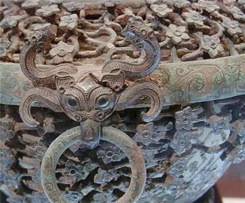 黄金|三兄弟挖出40斤黄金和一花瓶，他直接把花瓶丢了，专家：无价之宝