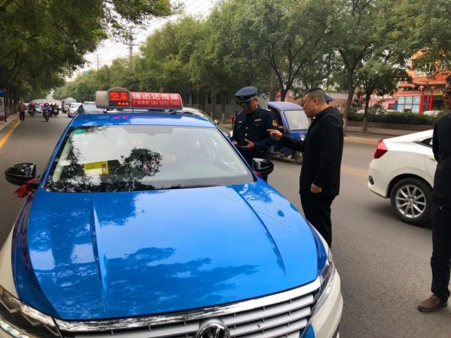 临汾115路口兵站路口严查涉嫌违法运营的车辆