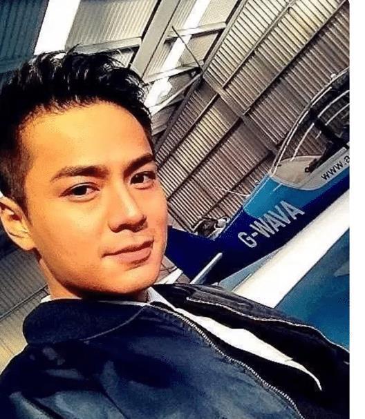 而罗仲谦饰演陈浩南的时候,正好赶上观众审美疲劳的时候,虽然能和王晶