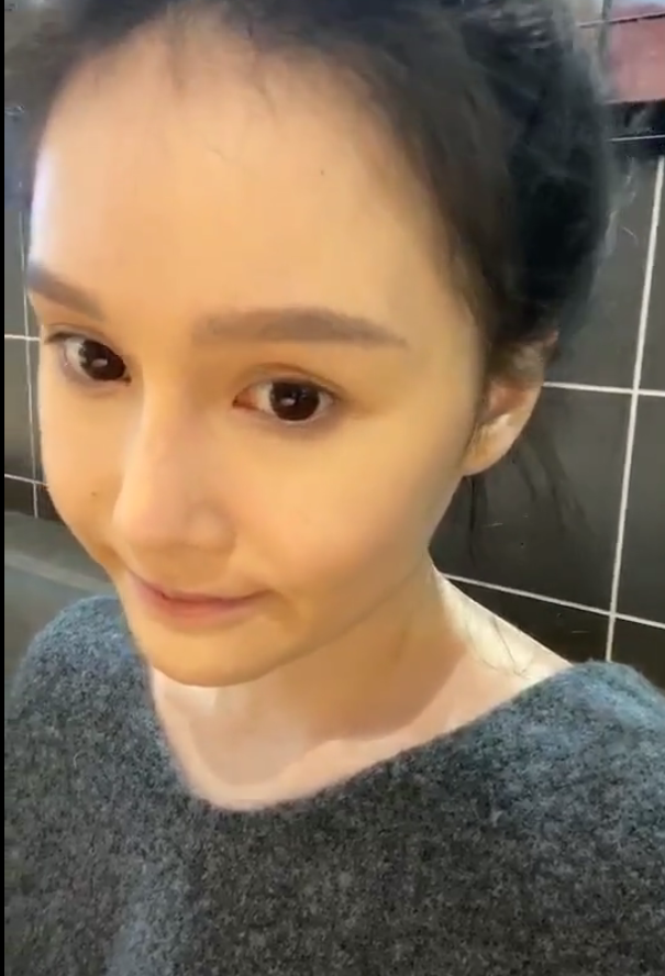 小球球|颜值频遭质疑？赵本山女儿小球球罕见晒素颜无美颜自拍，颜值能打不输女星