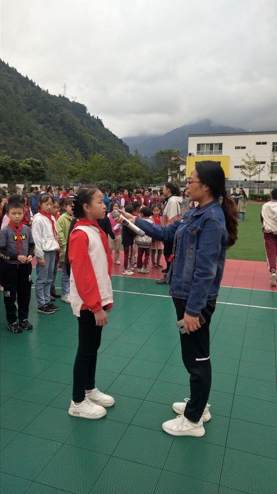 映秀小学师生经历地震疏散撤离实战训练