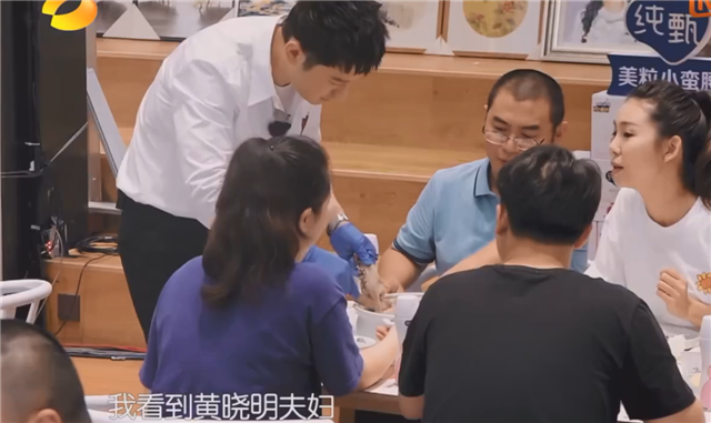 黄晓明|黄晓明结婚纪念日无互动，还被传家暴离婚，Baby胜诉澄清