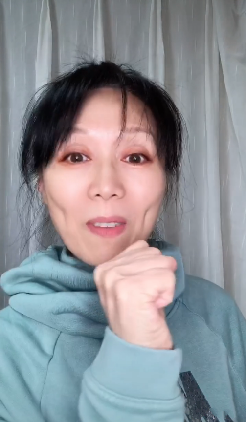 58岁吴琼近照曝光瘦到脸部凹陷网友变化也太大了