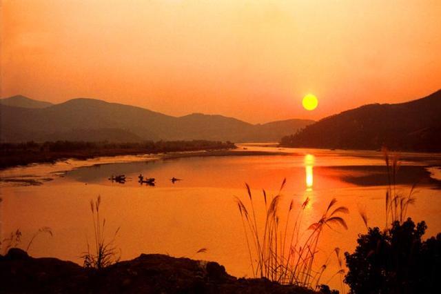 杜甫|杜甫晚年很振奋人心的一首诗，翻译过来就是：心若年轻，岁月不老