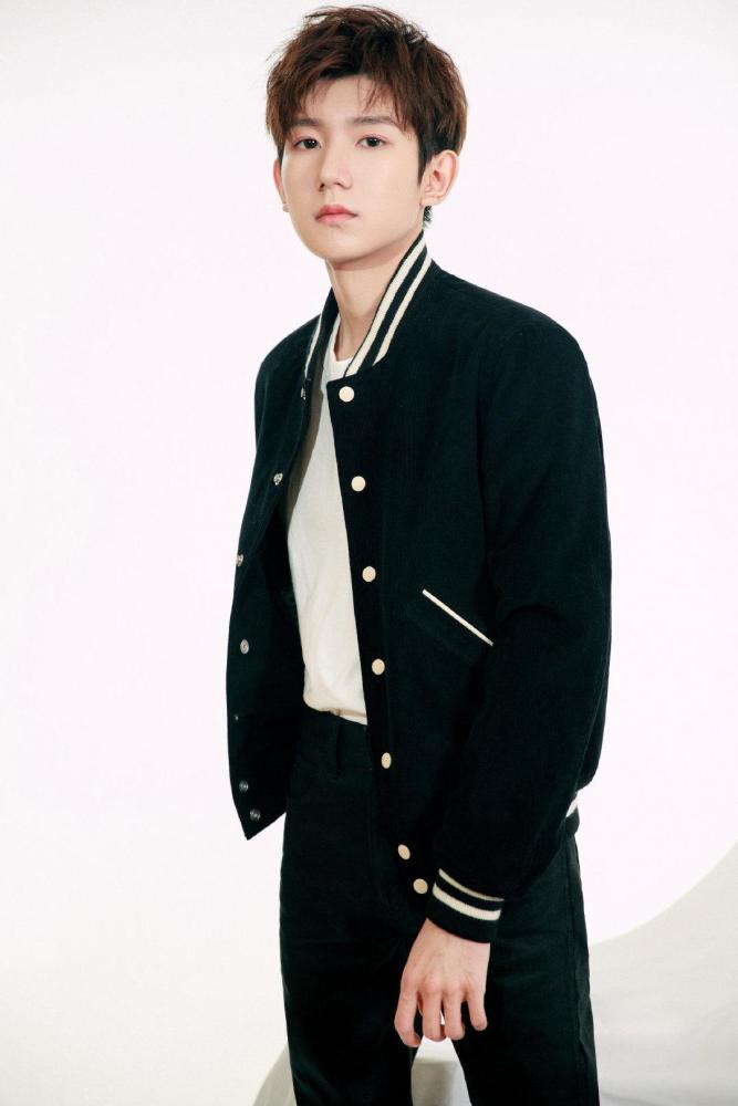 王源|网曝王源朱一龙在上法语课，疑为《1921》电影做准备，要同框了？