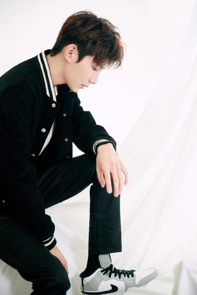 王源|网曝王源朱一龙在上法语课，疑为《1921》电影做准备，要同框了？