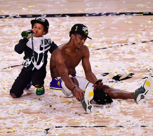 不甘心助力詹眉夺冠的昔日绿军老大隆多仅领259万薪资