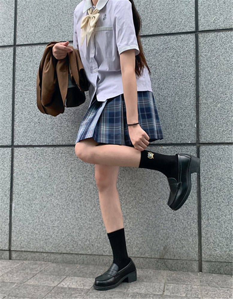 小腿粗的女生穿jk制服如何选择适合的袜子款式放其次长度得选对