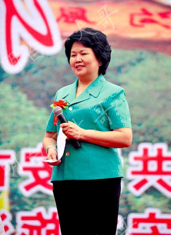 昔日央视著名主持人邢质斌,28年播音零失误,退休后却遭观众奚落