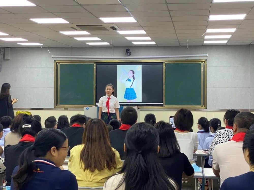 臨夏市建國小學的慶雲校長作為跟崗代表發表講話,對跟崗學習充滿期待.